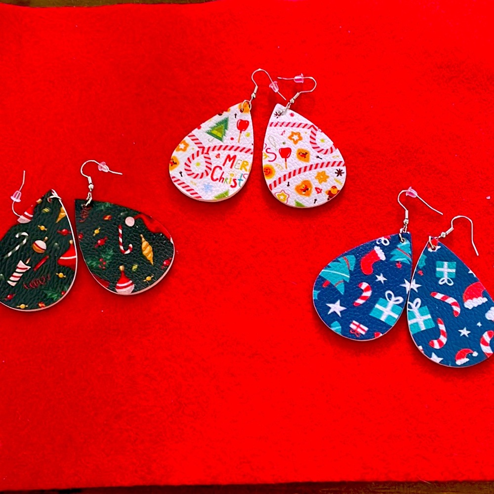 CHRISTMAS EARRINGS!!